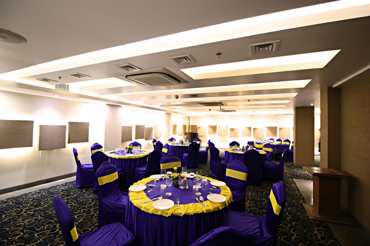 Aravali Clarks Inn Alvar Kültér fotó