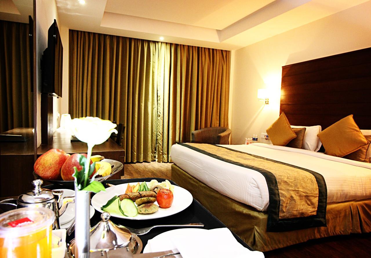Aravali Clarks Inn Alvar Kültér fotó